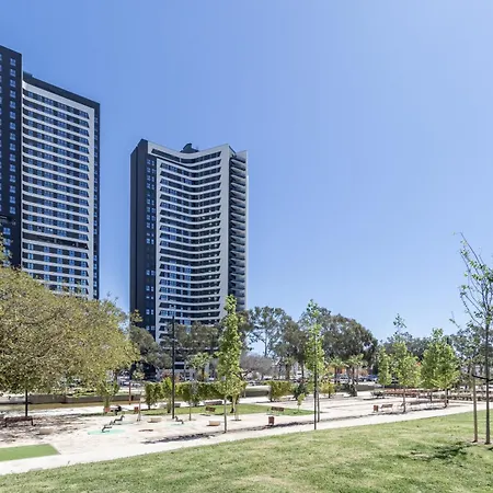 Skyline 7 Pool & Pk Free Apartment