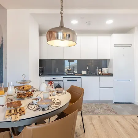 Skyline 7 Pool & Pk Free Apartment *